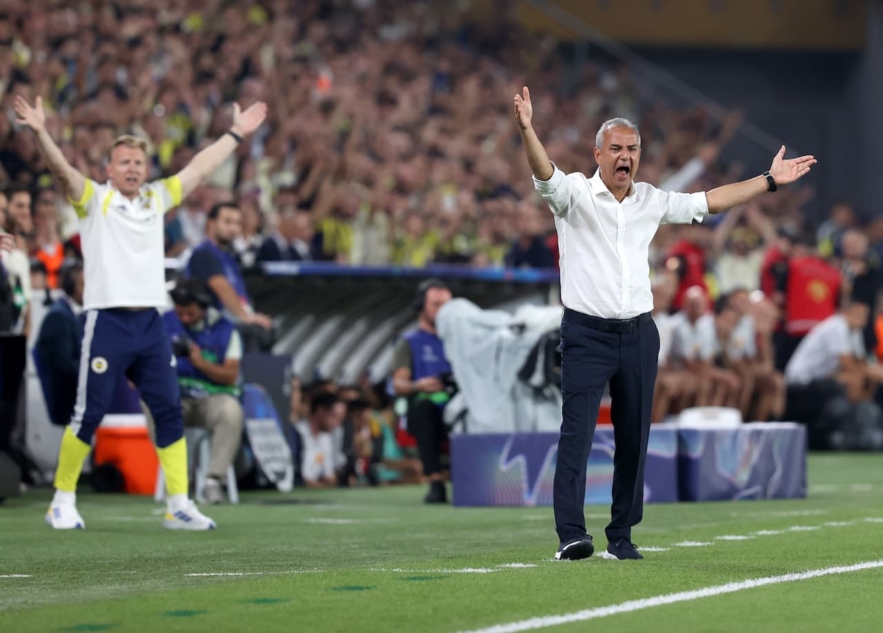İsmail Kartal'a su şişesi fırlatan taraftar kıskıvrak yakalandı
