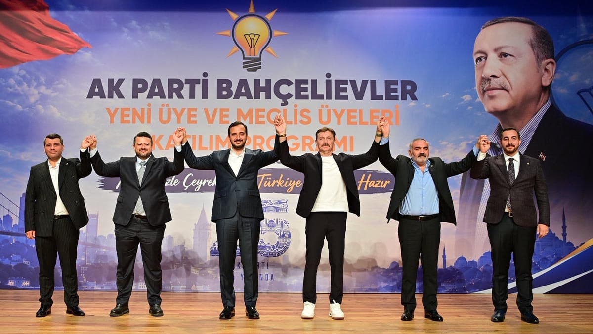 Bahçelievler Belediye Meclisi'nde kritik dönüşüm: 3 CHP'li üye AKP saflarına geçti, Cumhur İttifakı çoğunluğu ele aldı